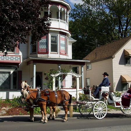 Bondy House Bed & Breakfast Amherstburg 外观 照片