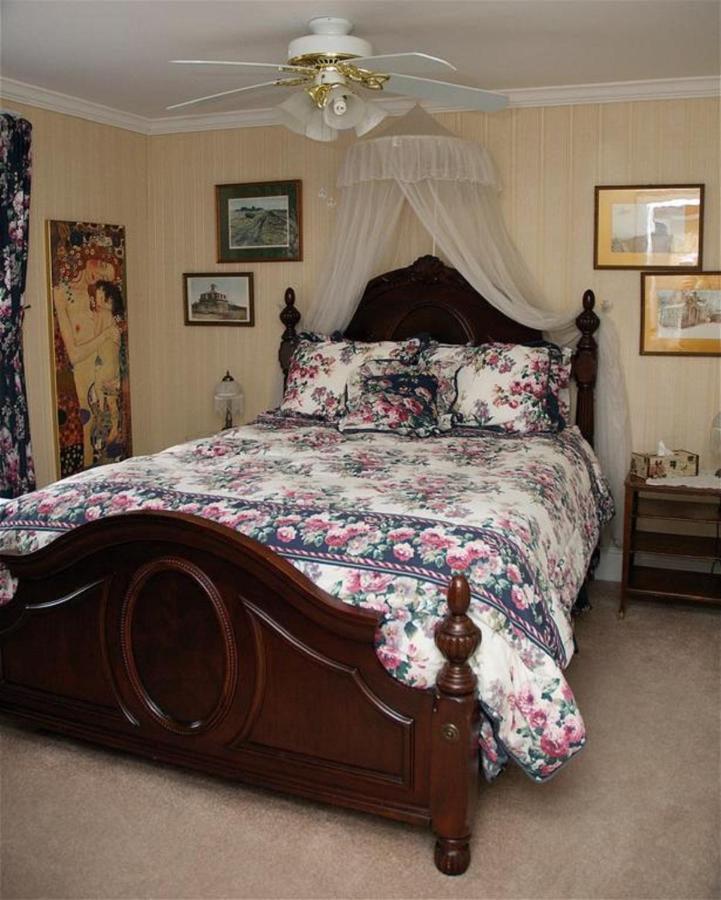 Bondy House Bed & Breakfast Amherstburg 外观 照片