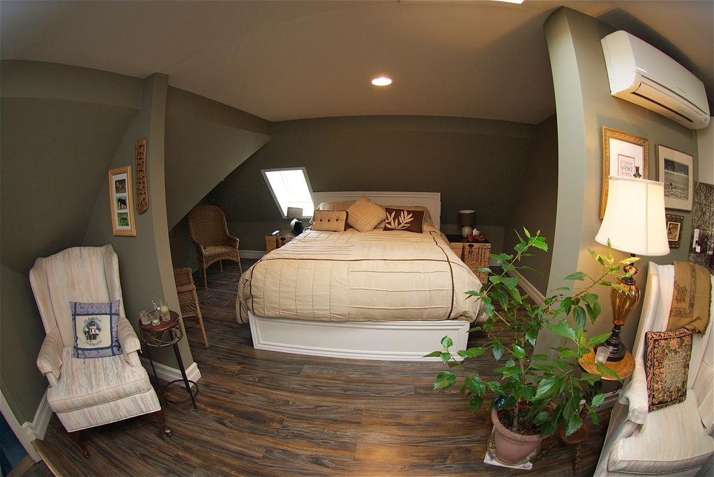 Bondy House Bed & Breakfast Amherstburg 外观 照片
