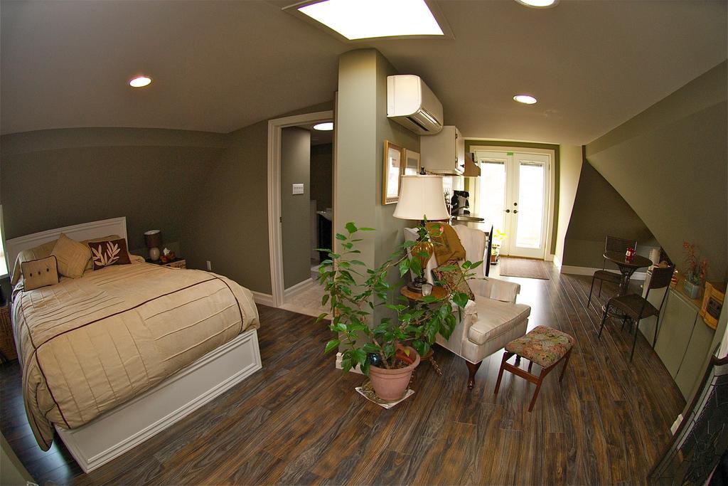 Bondy House Bed & Breakfast Amherstburg 外观 照片