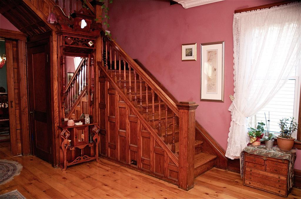 Bondy House Bed & Breakfast Amherstburg 外观 照片