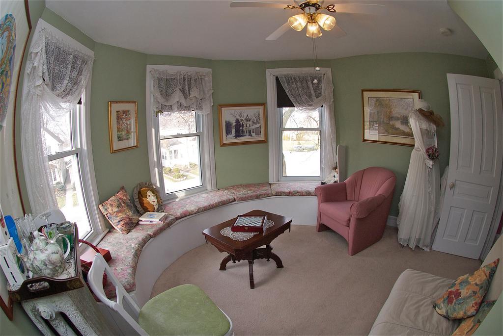 Bondy House Bed & Breakfast Amherstburg 外观 照片