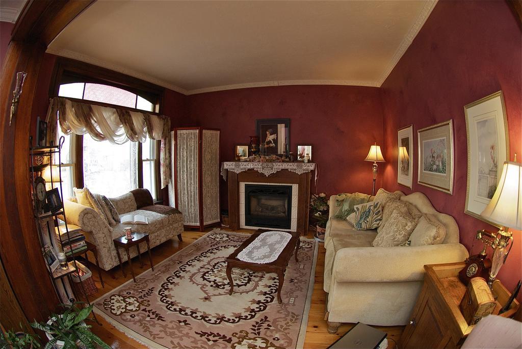 Bondy House Bed & Breakfast Amherstburg 外观 照片
