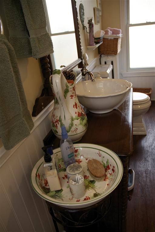 Bondy House Bed & Breakfast Amherstburg 外观 照片