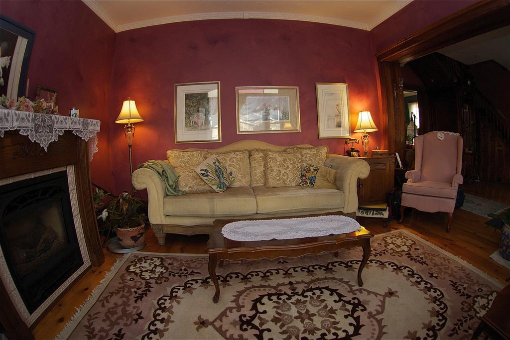 Bondy House Bed & Breakfast Amherstburg 外观 照片