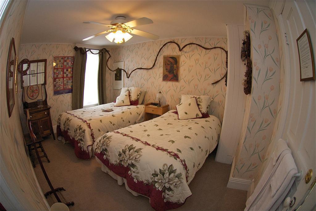Bondy House Bed & Breakfast Amherstburg 外观 照片