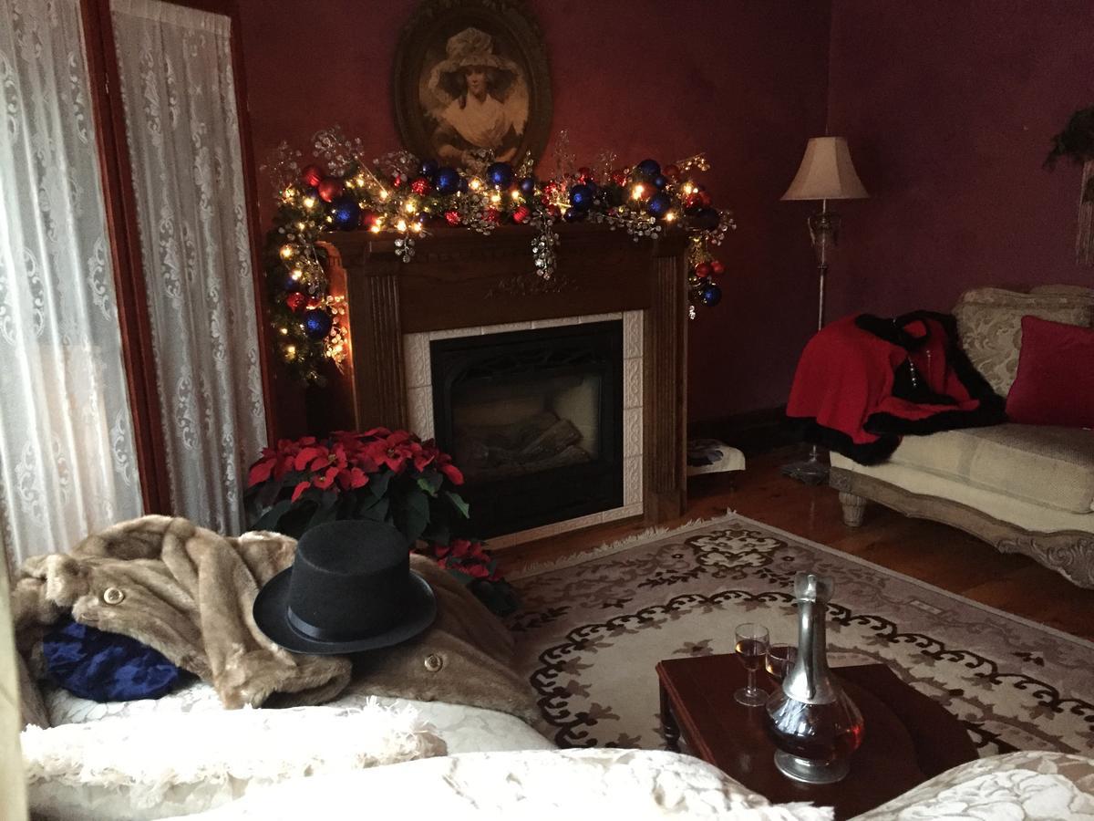 Bondy House Bed & Breakfast Amherstburg 外观 照片
