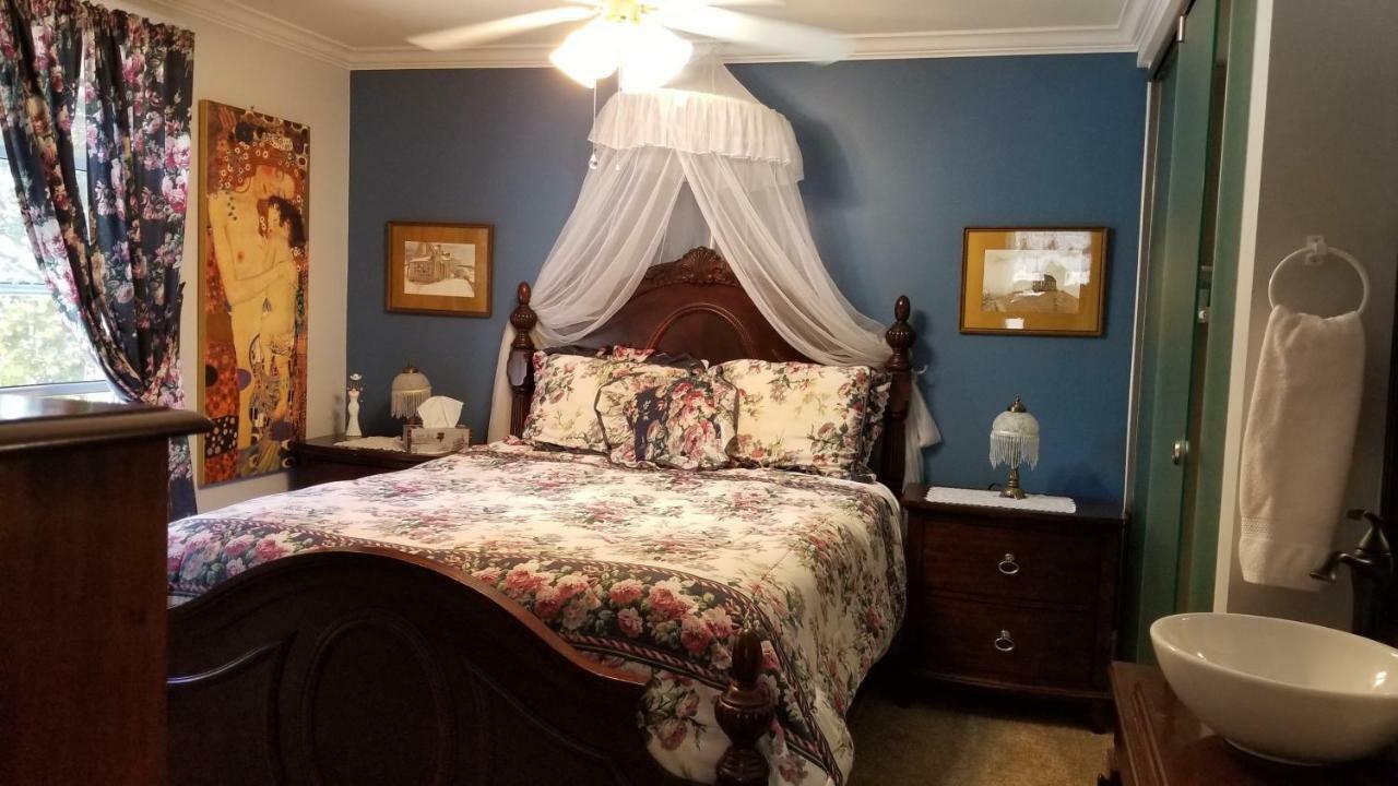 Bondy House Bed & Breakfast Amherstburg 外观 照片